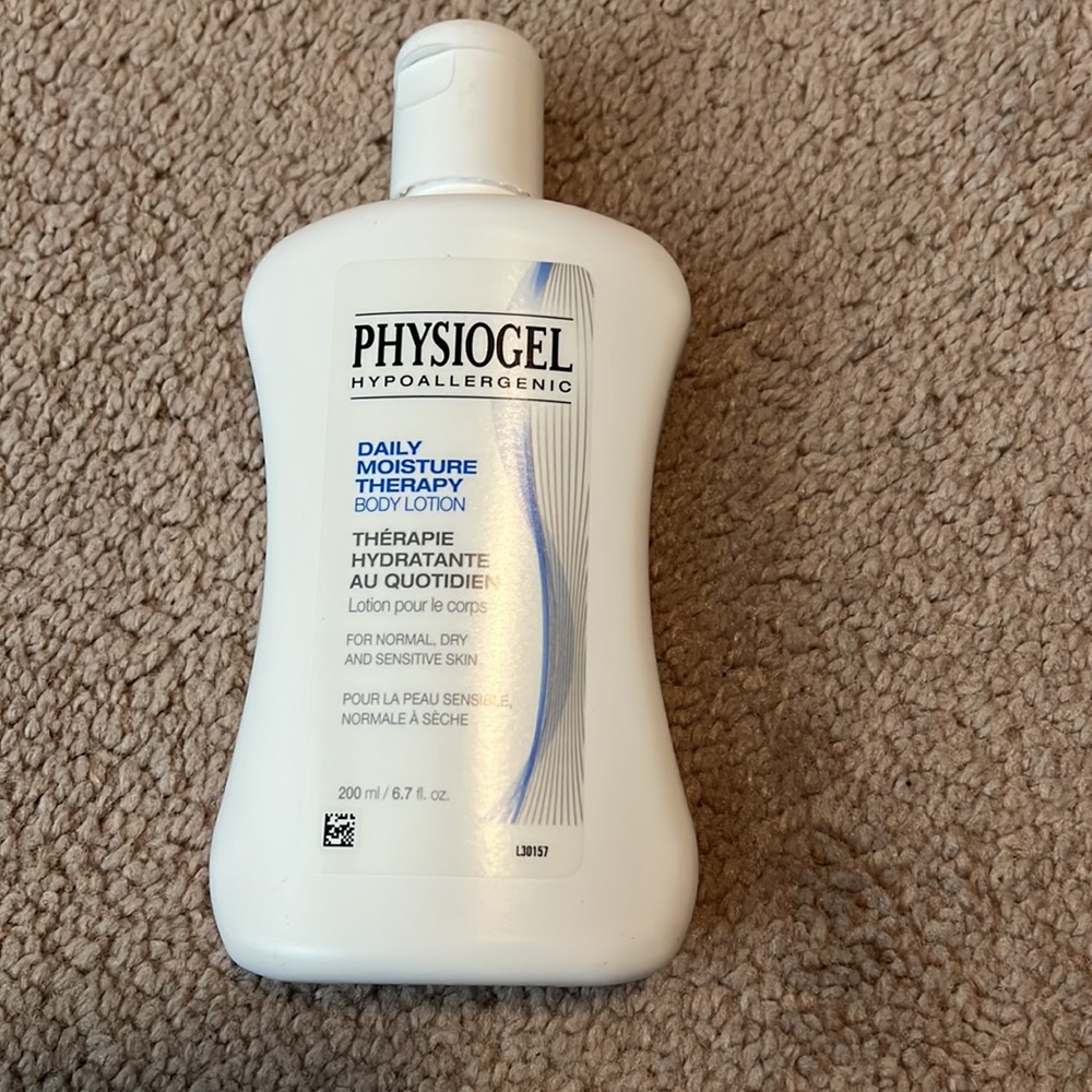 Physiogel daily moisture therapy body lotion NWT